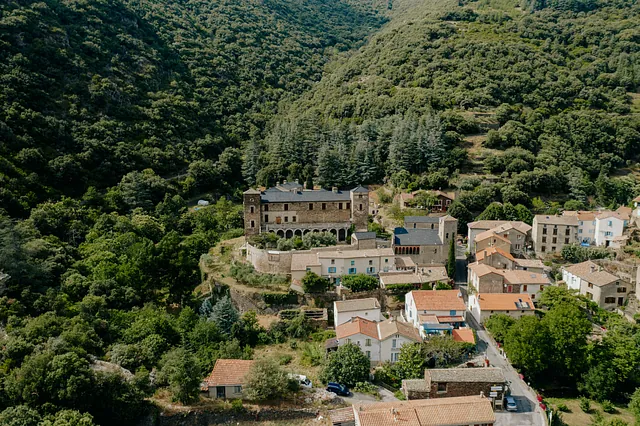 village de Roquefère